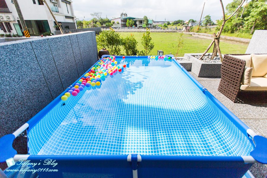 [宜蘭民宿推薦‧五結]米可親子民宿/主題式溜滑梯親子房型/戶外休憩空間+超大戲水池