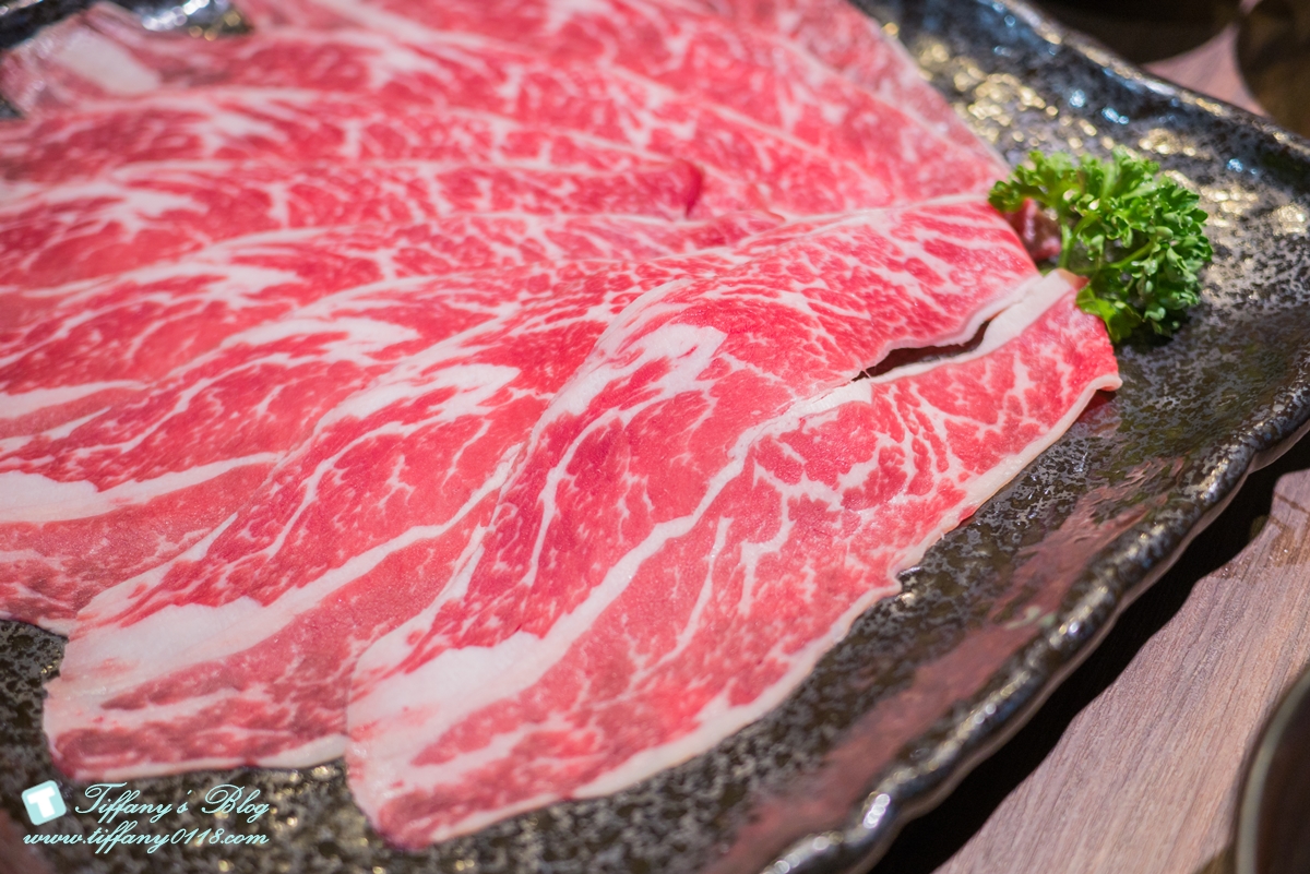 [蘆洲火鍋推薦]銅花精緻涮涮鍋/活龍蝦買一送一超划算/高檔食材+桌邊服務讓妳視覺味覺雙享受