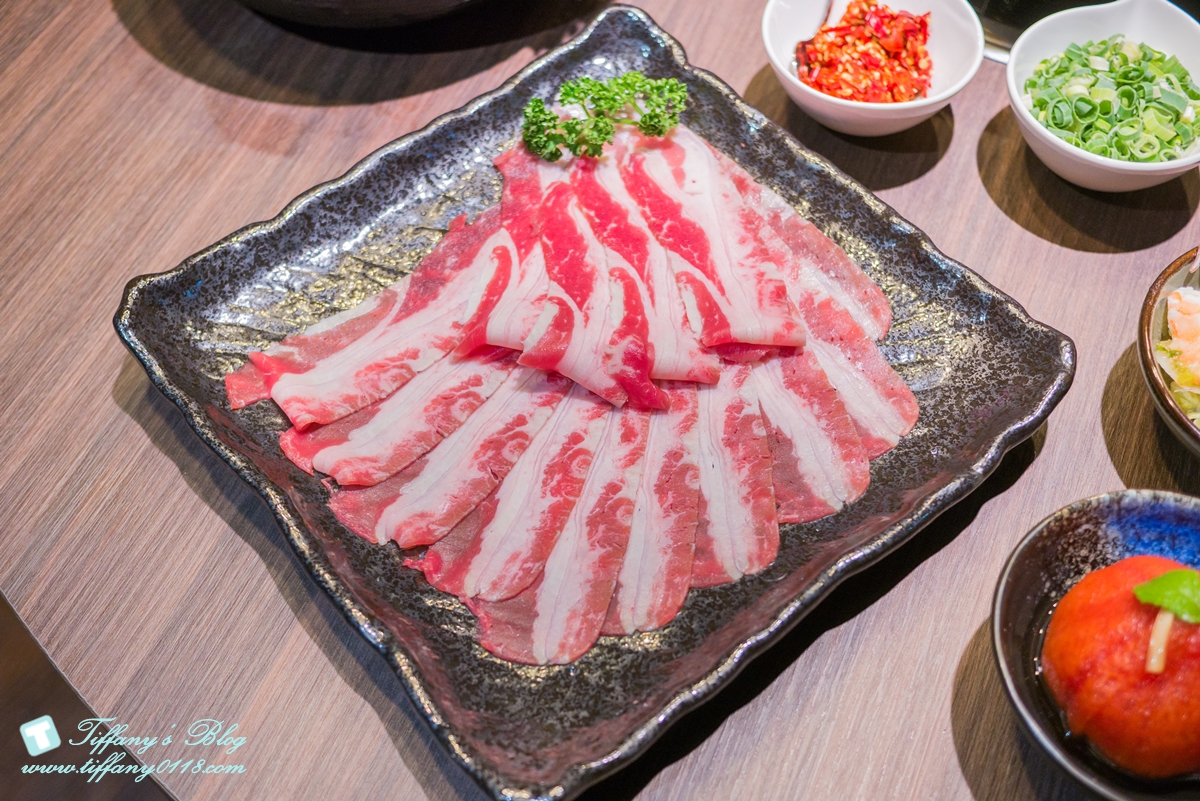 [蘆洲火鍋推薦]銅花精緻涮涮鍋/活龍蝦買一送一超划算/高檔食材+桌邊服務讓妳視覺味覺雙享受