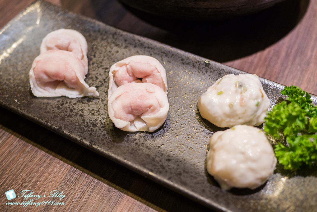 [蘆洲火鍋推薦]銅花精緻涮涮鍋/活龍蝦買一送一超划算/高檔食材+桌邊服務讓妳視覺味覺雙享受