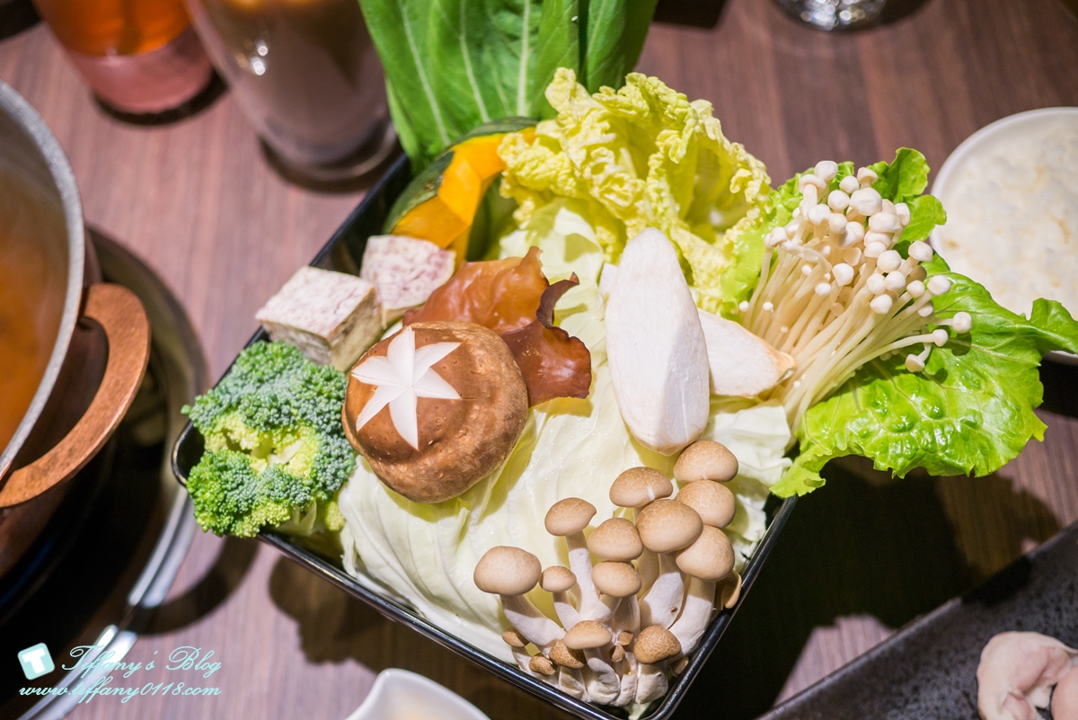 [蘆洲火鍋推薦]銅花精緻涮涮鍋/活龍蝦買一送一超划算/高檔食材+桌邊服務讓妳視覺味覺雙享受