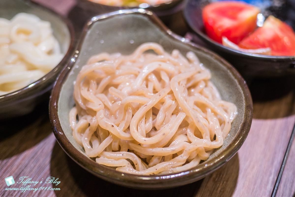 [蘆洲火鍋推薦]銅花精緻涮涮鍋/活龍蝦買一送一超划算/高檔食材+桌邊服務讓妳視覺味覺雙享受