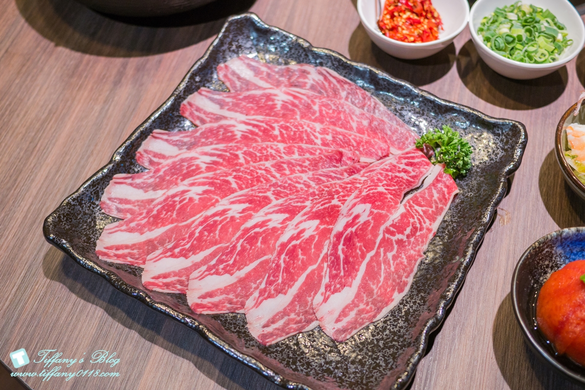 [蘆洲火鍋推薦]銅花精緻涮涮鍋/活龍蝦買一送一超划算/高檔食材+桌邊服務讓妳視覺味覺雙享受