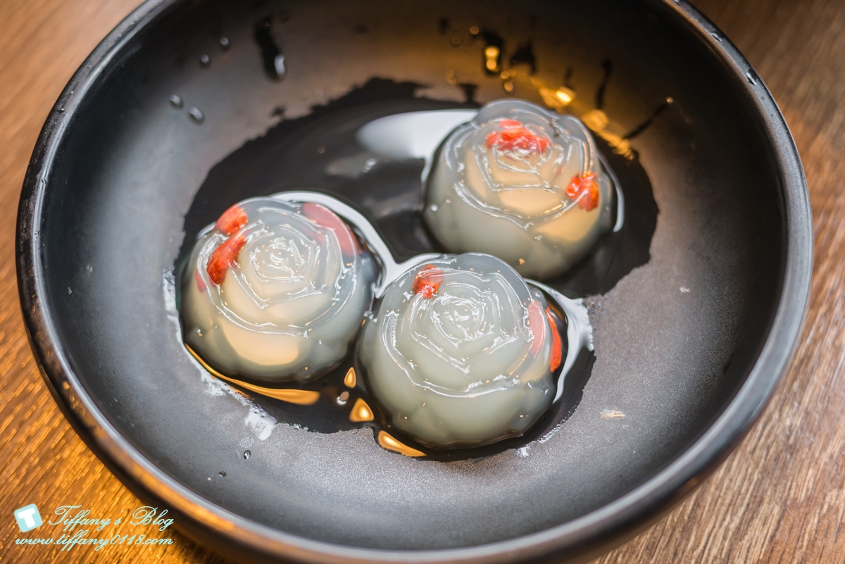 [西門町美食]新馬辣經典麻辣鍋漢中店(附菜單)/黑毛和牛+天使紅蝦+無骨牛小排+高檔海鮮吃到飽/食材新鮮超划算