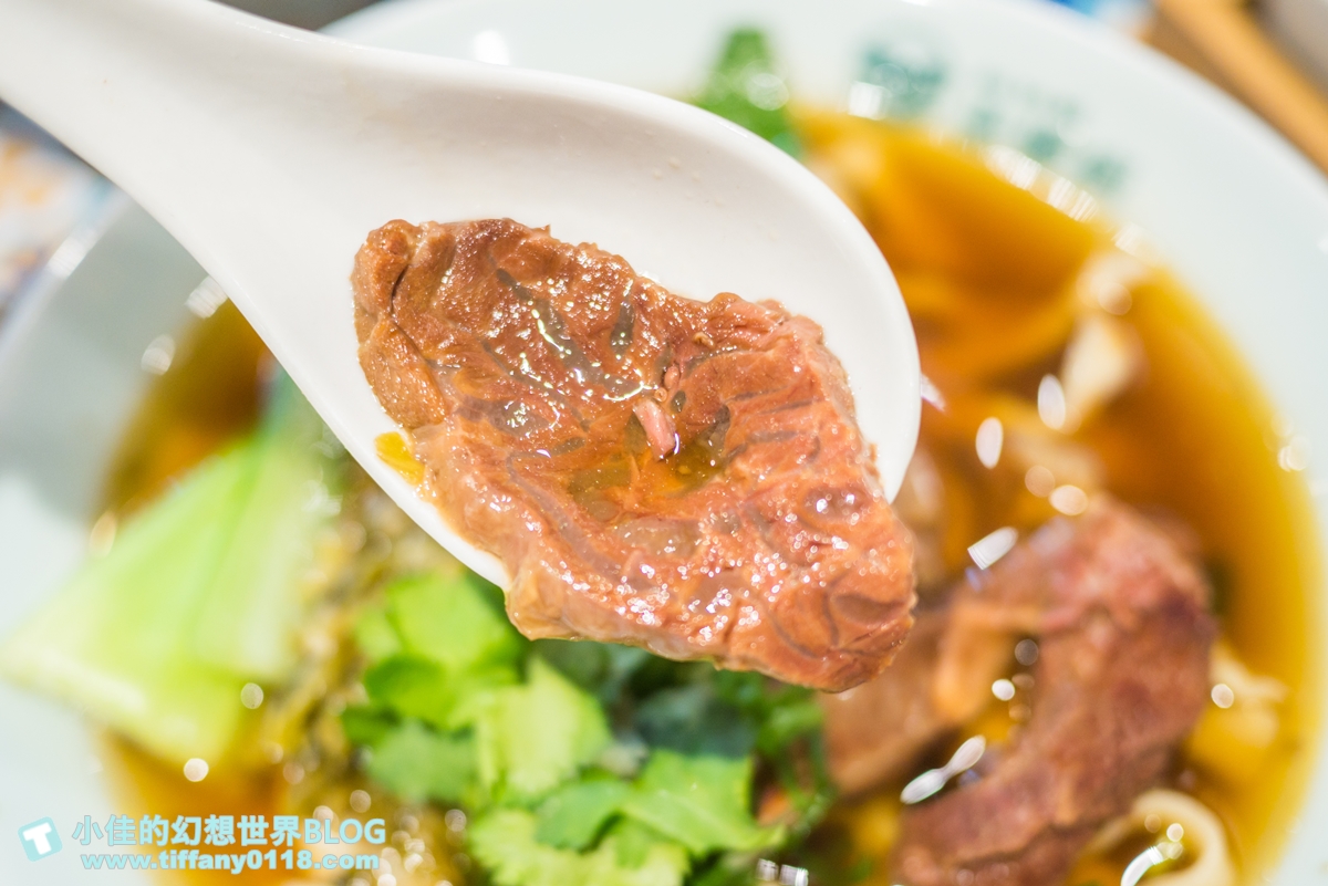 [信義區美食]思鄉病解憂牛肉麵/在藥局裡吃牛肉麵/連2屆台北國際牛肉麵節大賽冠軍/遠百信義A13美食