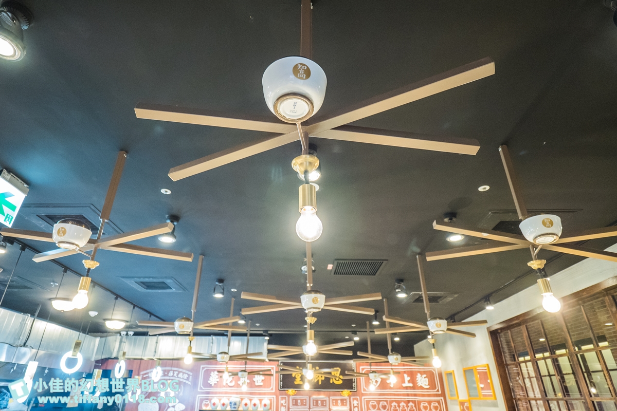 [信義區美食]思鄉病解憂牛肉麵/在藥局裡吃牛肉麵/連2屆台北國際牛肉麵節大賽冠軍/遠百信義A13美食