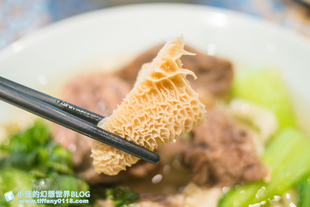[信義區美食]思鄉病解憂牛肉麵/在藥局裡吃牛肉麵/連2屆台北國際牛肉麵節大賽冠軍/遠百信義A13美食
