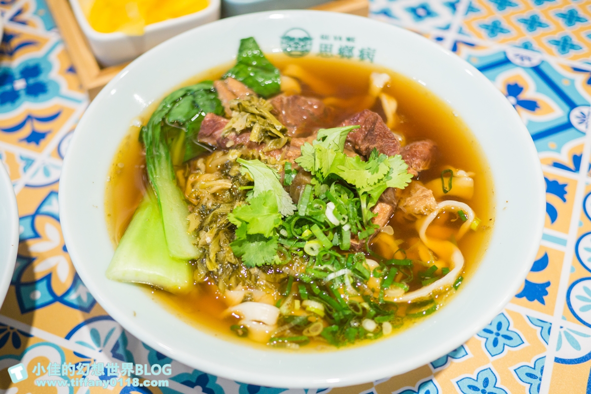 [信義區美食]思鄉病解憂牛肉麵/在藥局裡吃牛肉麵/連2屆台北國際牛肉麵節大賽冠軍/遠百信義A13美食