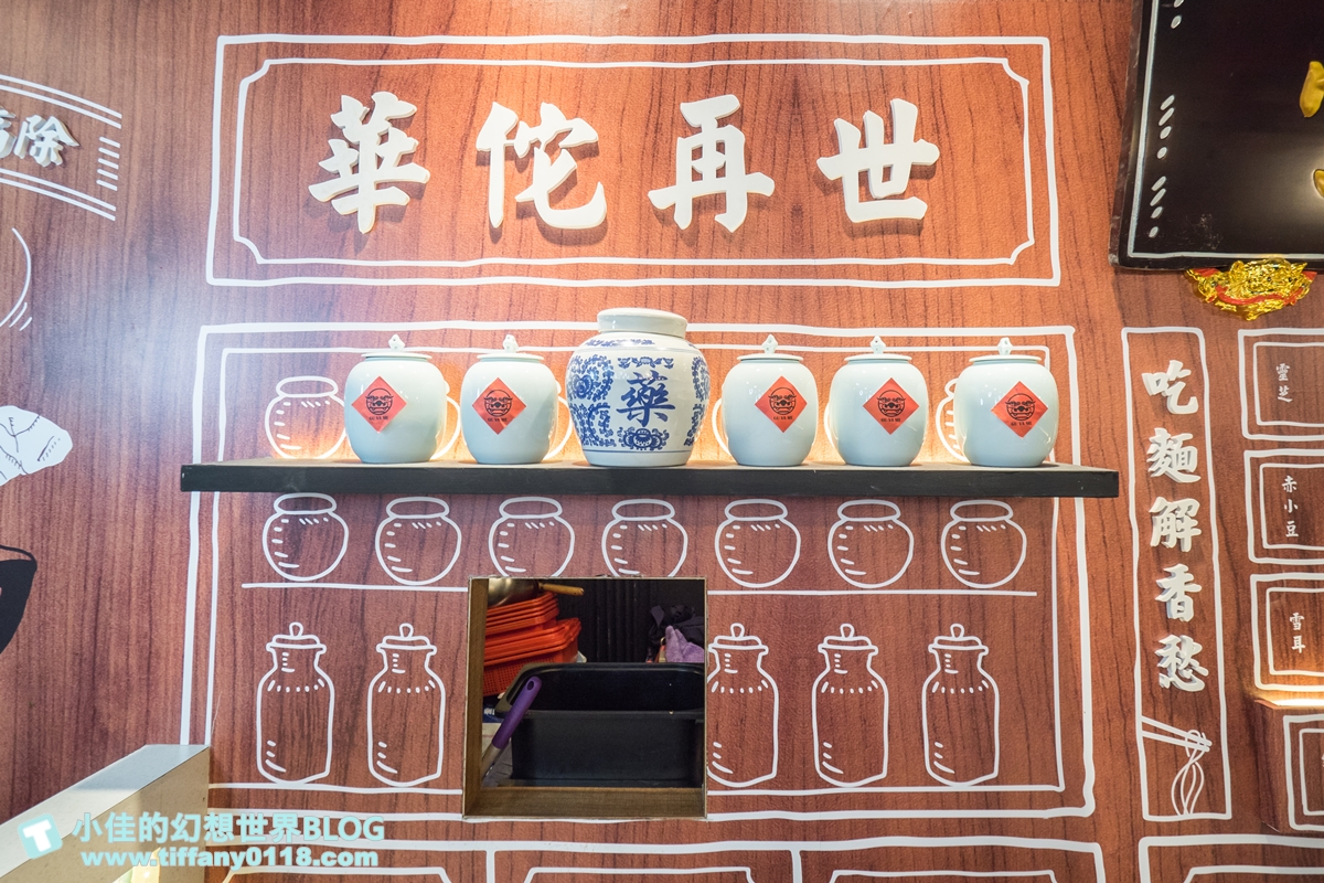 [信義區美食]思鄉病解憂牛肉麵/在藥局裡吃牛肉麵/連2屆台北國際牛肉麵節大賽冠軍/遠百信義A13美食