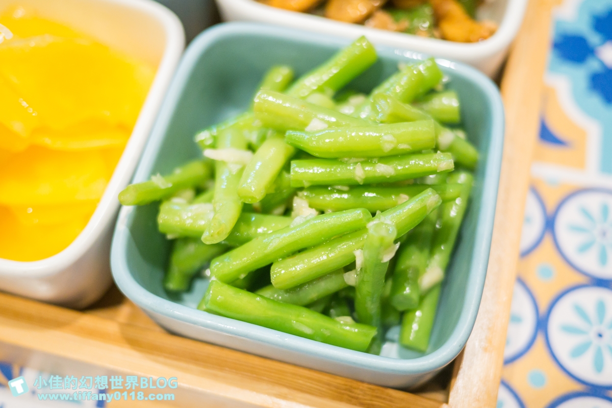 [信義區美食]思鄉病解憂牛肉麵/在藥局裡吃牛肉麵/連2屆台北國際牛肉麵節大賽冠軍/遠百信義A13美食