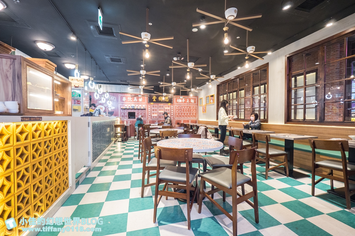 [信義區美食]思鄉病解憂牛肉麵/在藥局裡吃牛肉麵/連2屆台北國際牛肉麵節大賽冠軍/遠百信義A13美食