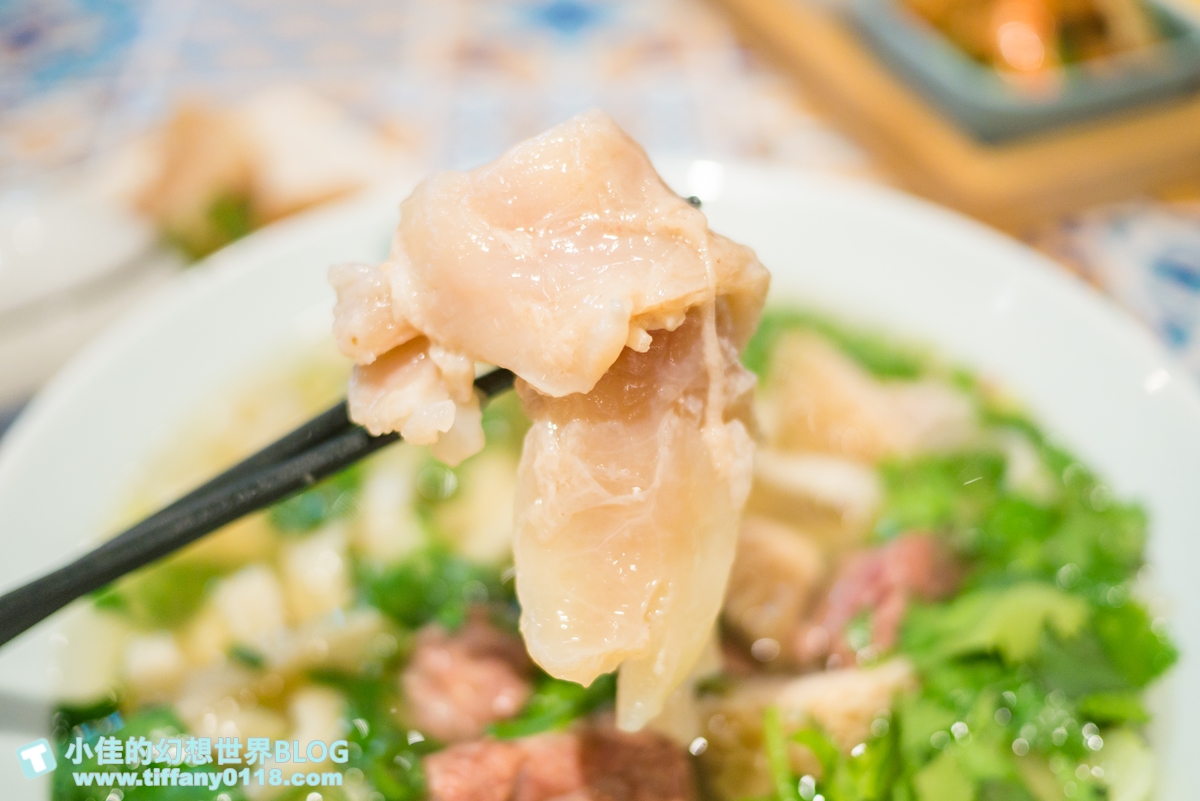 [信義區美食]思鄉病解憂牛肉麵/在藥局裡吃牛肉麵/連2屆台北國際牛肉麵節大賽冠軍/遠百信義A13美食