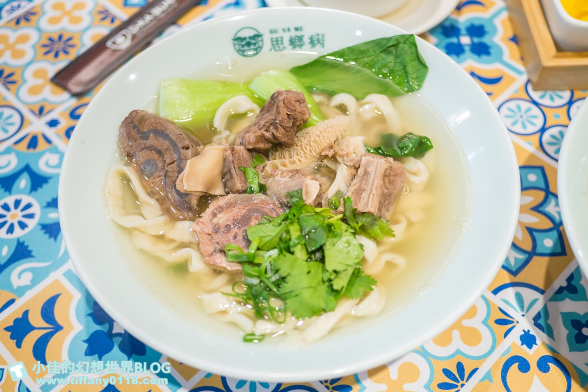 [信義區美食]思鄉病解憂牛肉麵/在藥局裡吃牛肉麵/連2屆台北國際牛肉麵節大賽冠軍/遠百信義A13美食