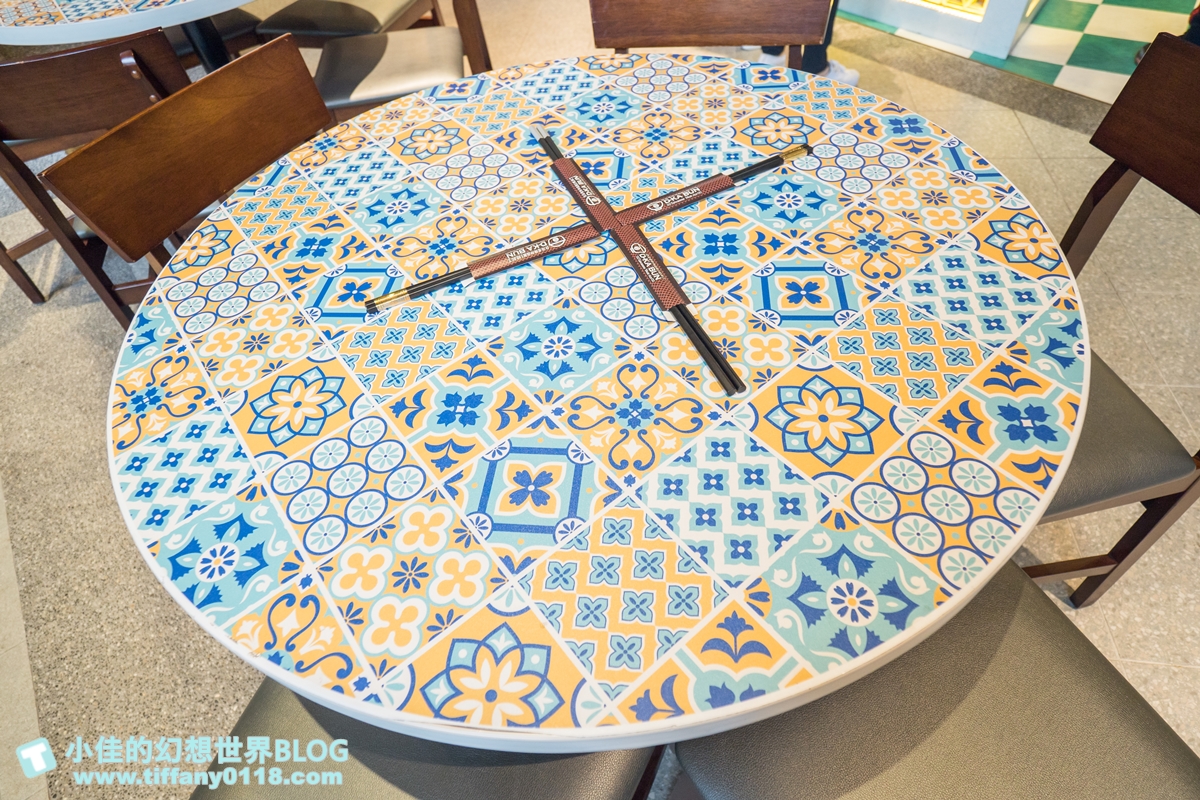 [信義區美食]思鄉病解憂牛肉麵/在藥局裡吃牛肉麵/連2屆台北國際牛肉麵節大賽冠軍/遠百信義A13美食