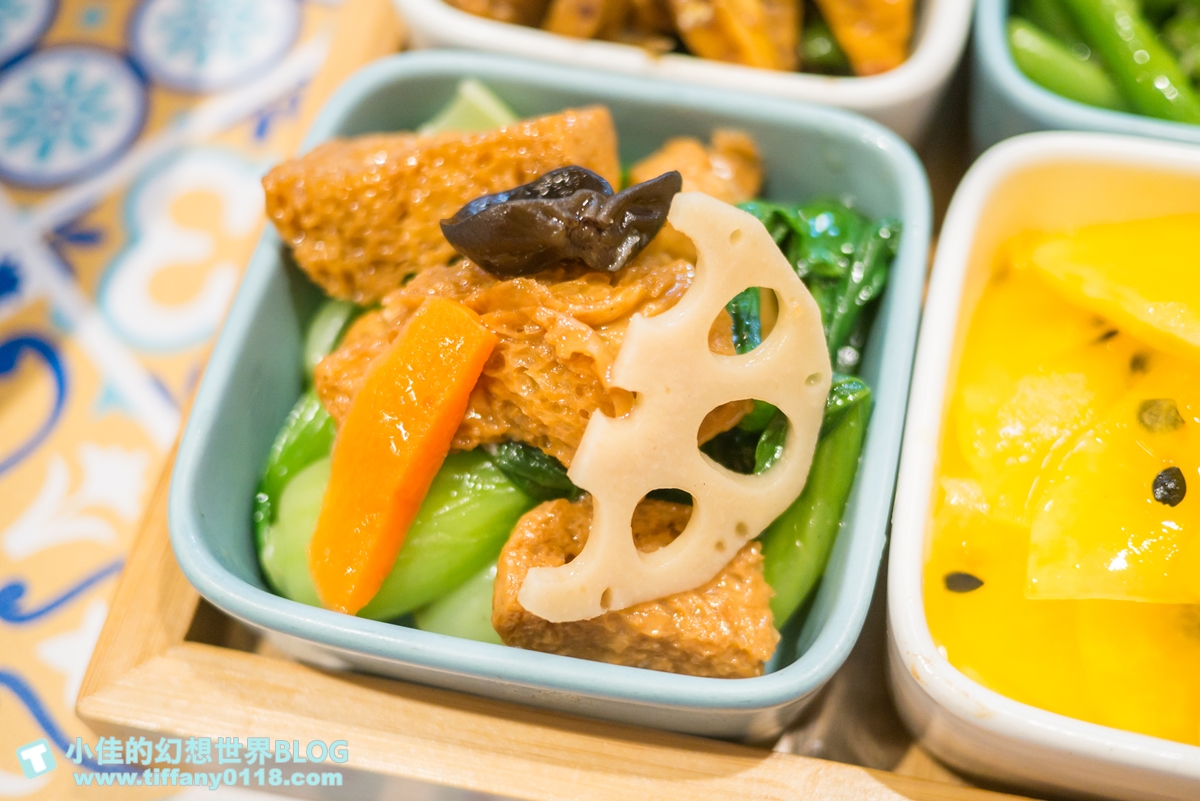 [信義區美食]思鄉病解憂牛肉麵/在藥局裡吃牛肉麵/連2屆台北國際牛肉麵節大賽冠軍/遠百信義A13美食