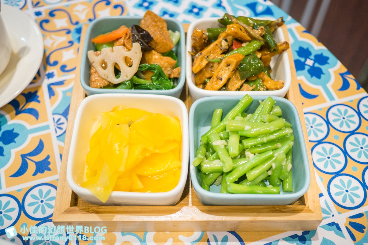 [信義區美食]思鄉病解憂牛肉麵/在藥局裡吃牛肉麵/連2屆台北國際牛肉麵節大賽冠軍/遠百信義A13美食