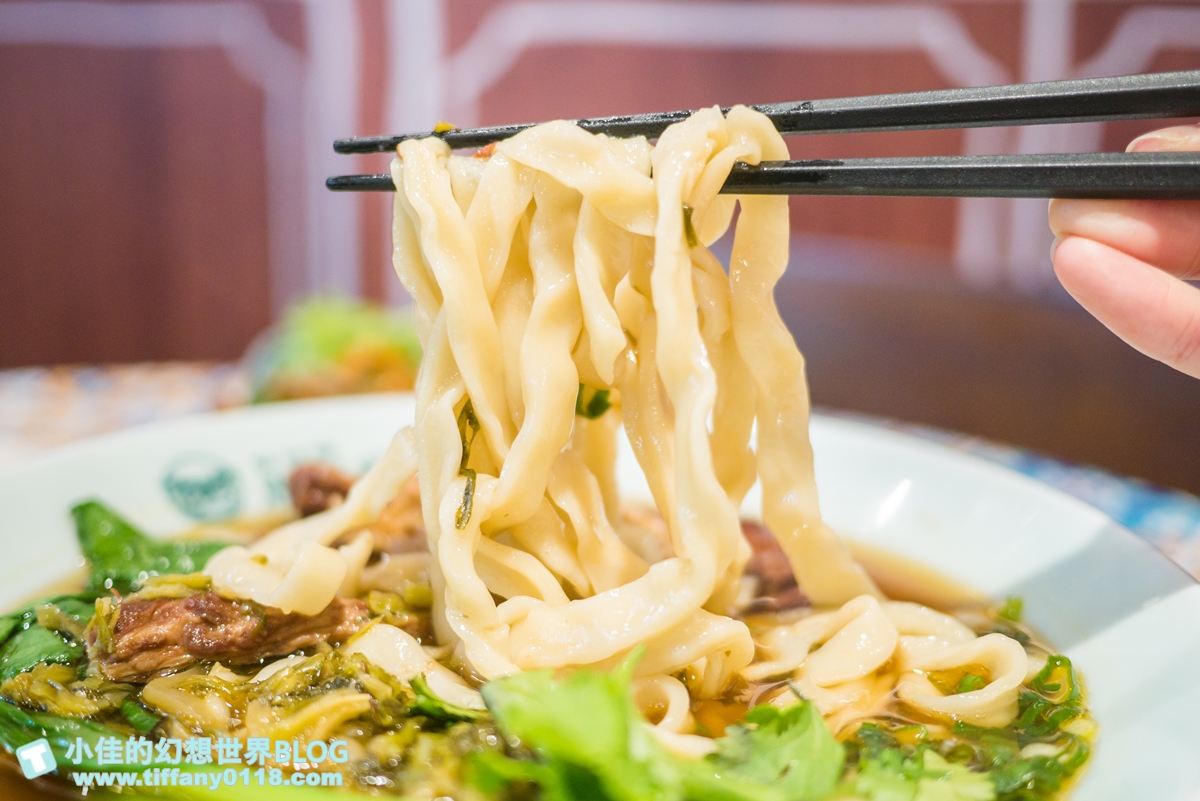 [信義區美食]思鄉病解憂牛肉麵/在藥局裡吃牛肉麵/連2屆台北國際牛肉麵節大賽冠軍/遠百信義A13美食