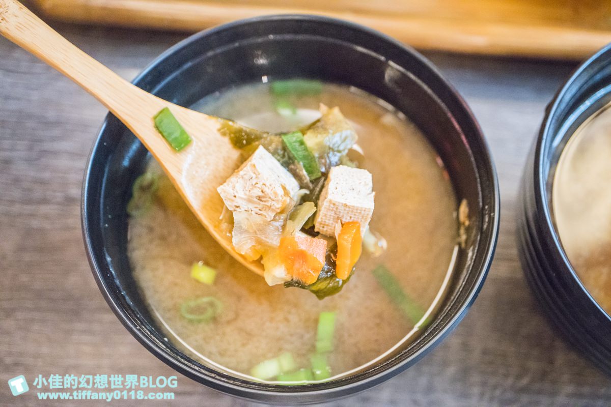 [微風台北車站美食]大河屋燒肉丼串燒(附菜單)/味噌湯飲料喝到飽/丼飯跟串燒都好吃