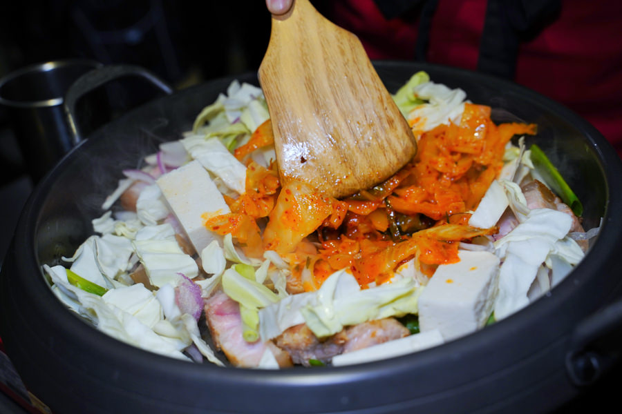 韓式料理 豆腐煲 聚餐 親子 夠味 小菜免費 韓國料理 家樂福