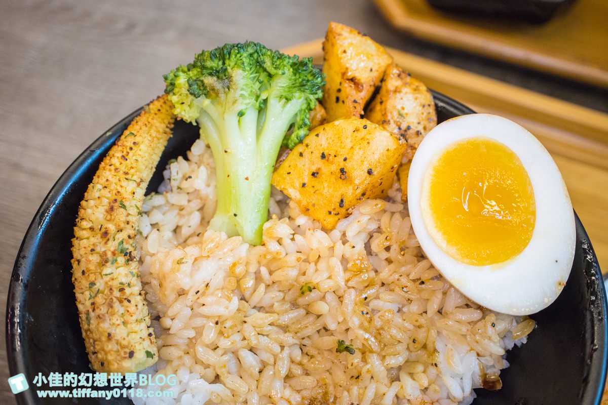 [微風台北車站美食]大河屋燒肉丼串燒(附菜單)/味噌湯飲料喝到飽/丼飯跟串燒都好吃