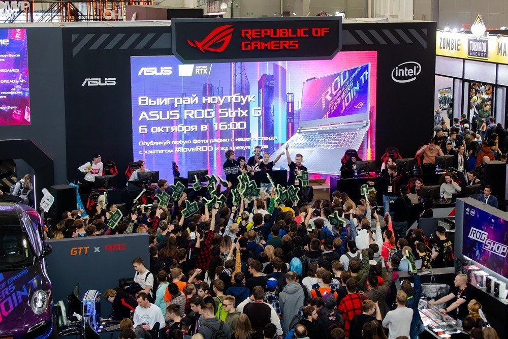 同年十月底ROG亦進駐俄羅斯「IgroMir」遊戲大展，於現場推出旗下一系列精銳重裝。