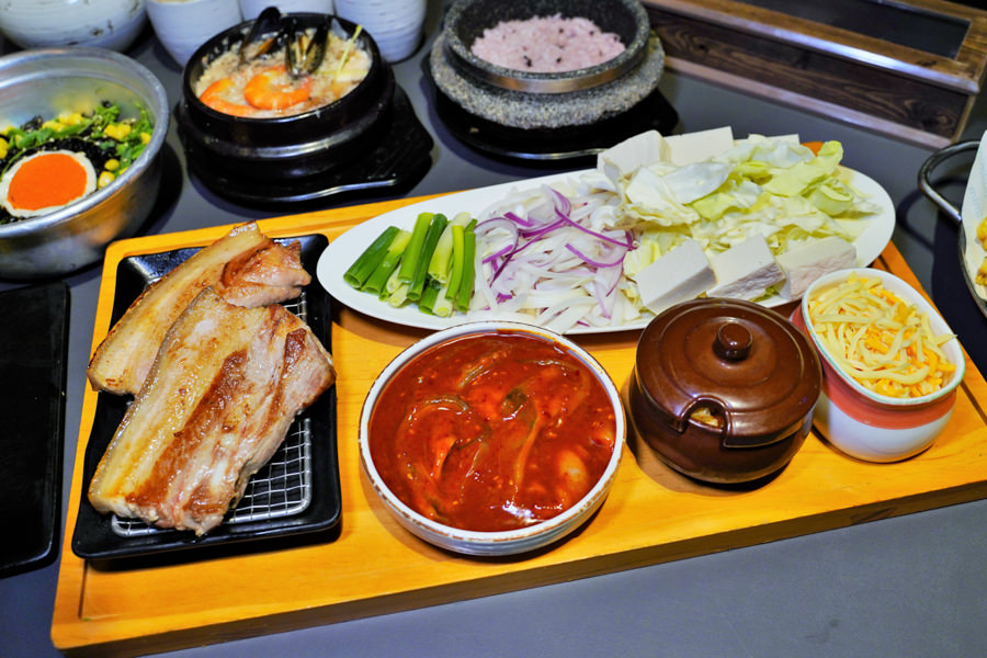 韓式料理 豆腐煲 聚餐 親子 夠味 小菜免費 韓國料理 家樂福