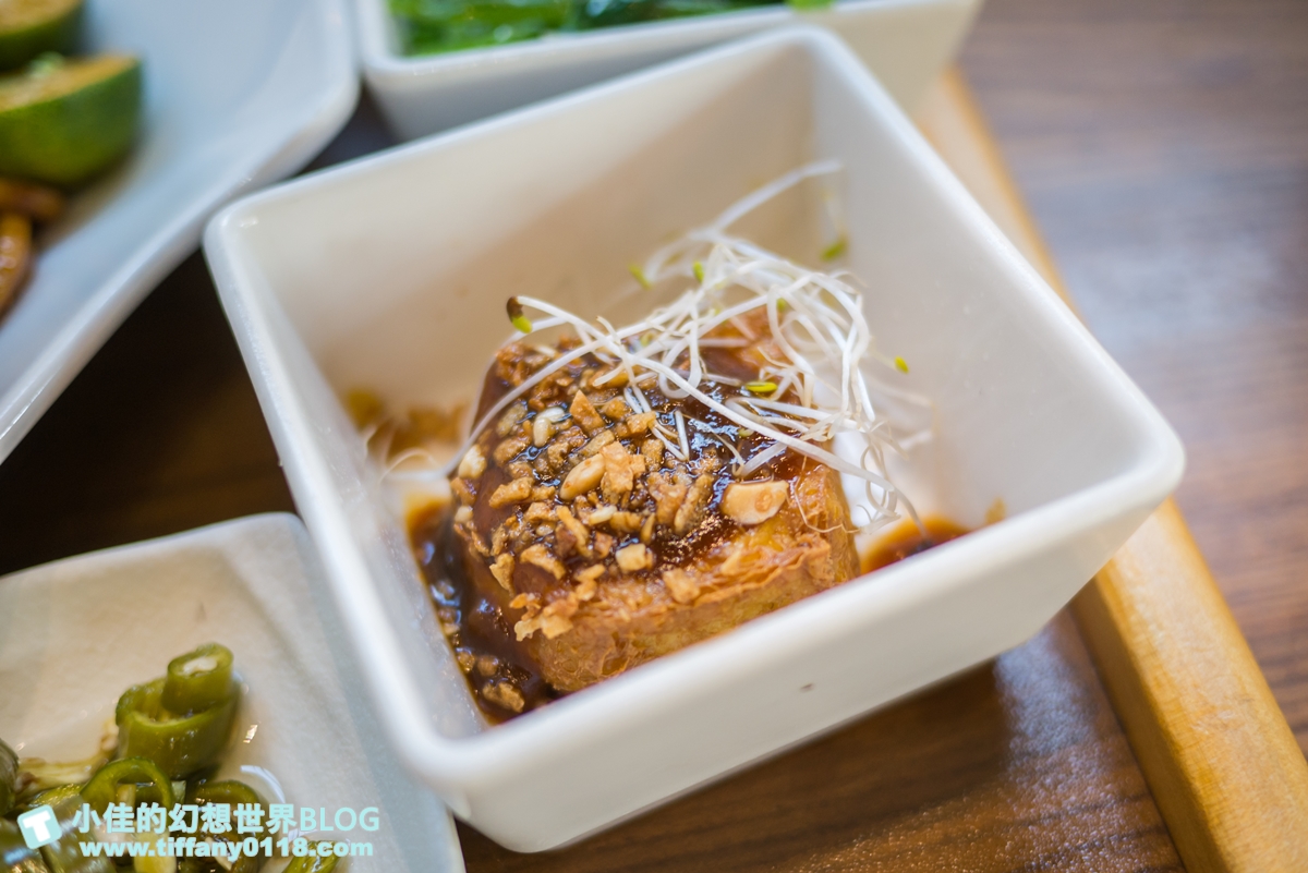 [台中美食]熱浪島南洋蔬食茶堂/戶外沙坑遊戲區/台中親子餐廳推薦/台中素食餐廳