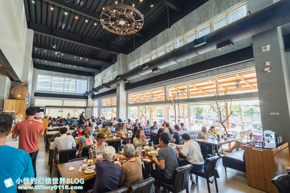[台中美食]熱浪島南洋蔬食茶堂/戶外沙坑遊戲區/台中親子餐廳推薦/台中素食餐廳