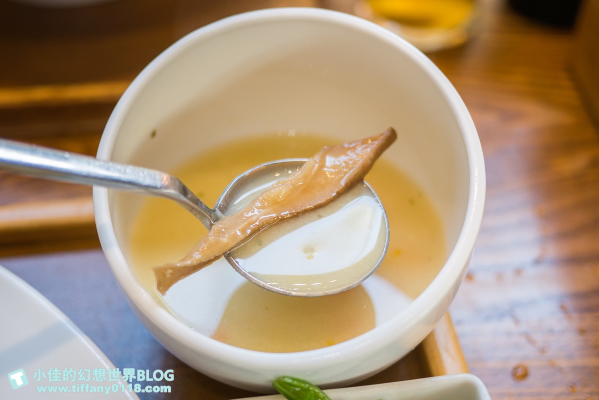 [台中美食]熱浪島南洋蔬食茶堂/戶外沙坑遊戲區/台中親子餐廳推薦/台中素食餐廳