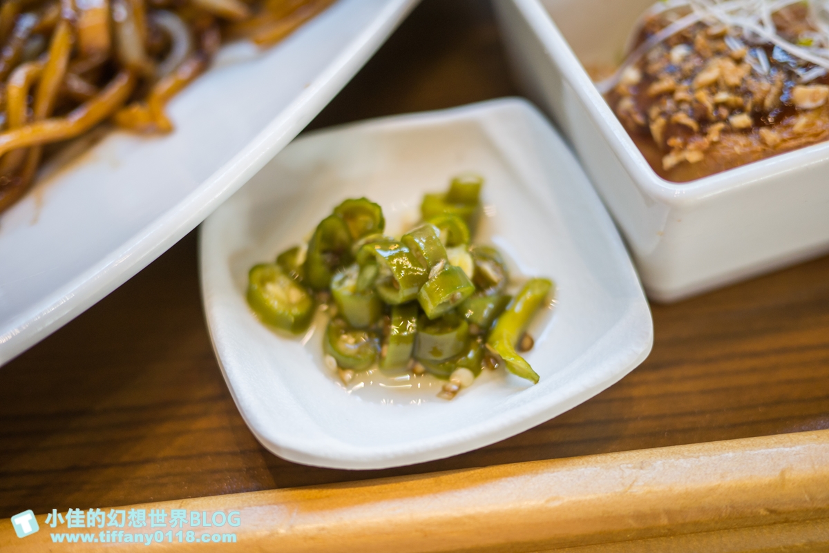 [台中美食]熱浪島南洋蔬食茶堂/戶外沙坑遊戲區/台中親子餐廳推薦/台中素食餐廳