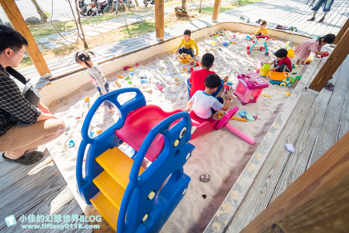 [台中美食]熱浪島南洋蔬食茶堂/戶外沙坑遊戲區/台中親子餐廳推薦/台中素食餐廳