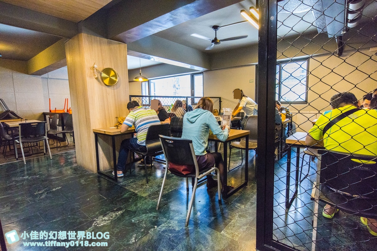 [高雄早午餐]美迪亞漢堡店總店(附菜單)/號稱高雄最好吃的鍋燒麵/有酸菜的燒肉土司也很推薦