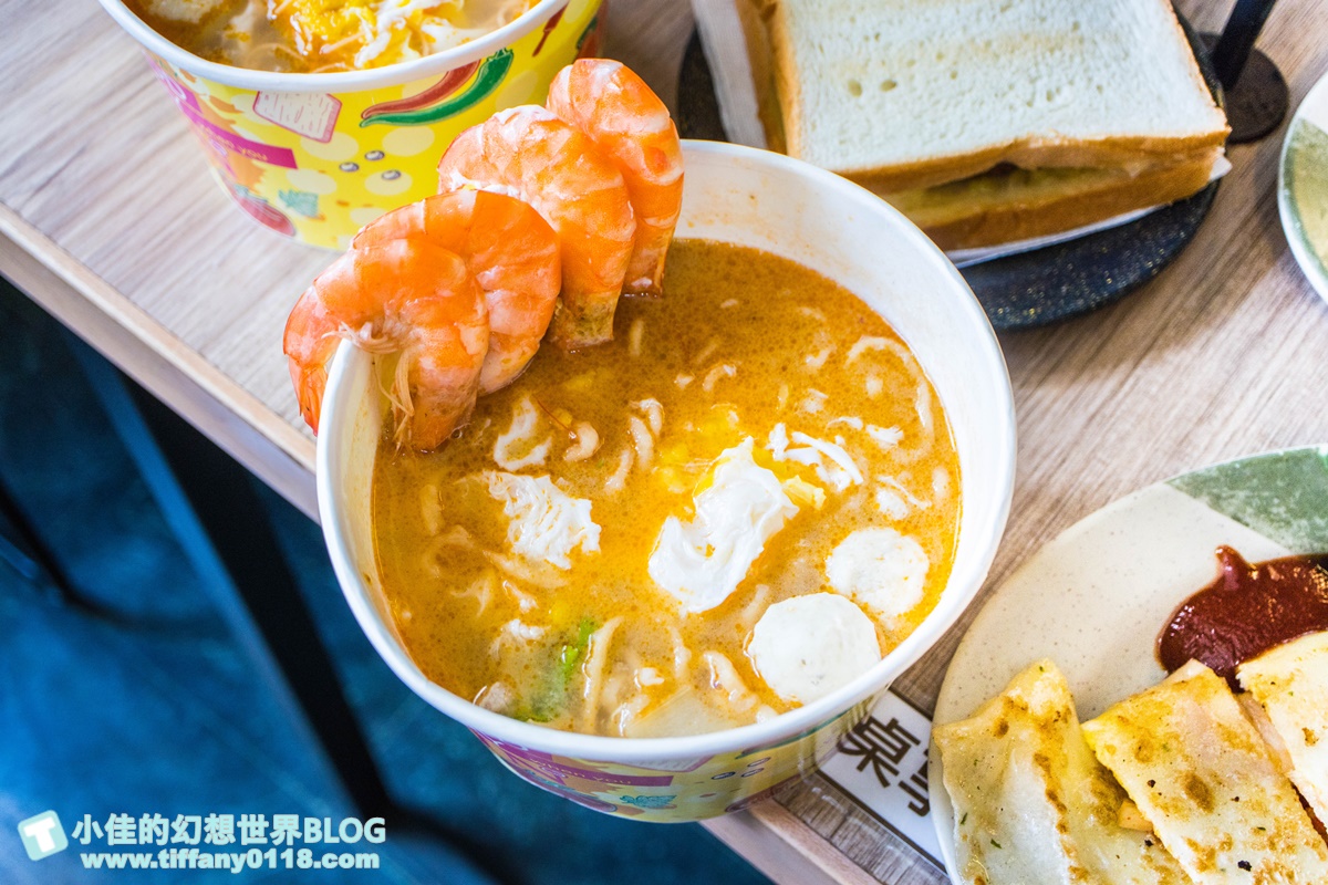 [高雄早午餐]美迪亞漢堡店總店(附菜單)/號稱高雄最好吃的鍋燒麵/有酸菜的燒肉土司也很推薦