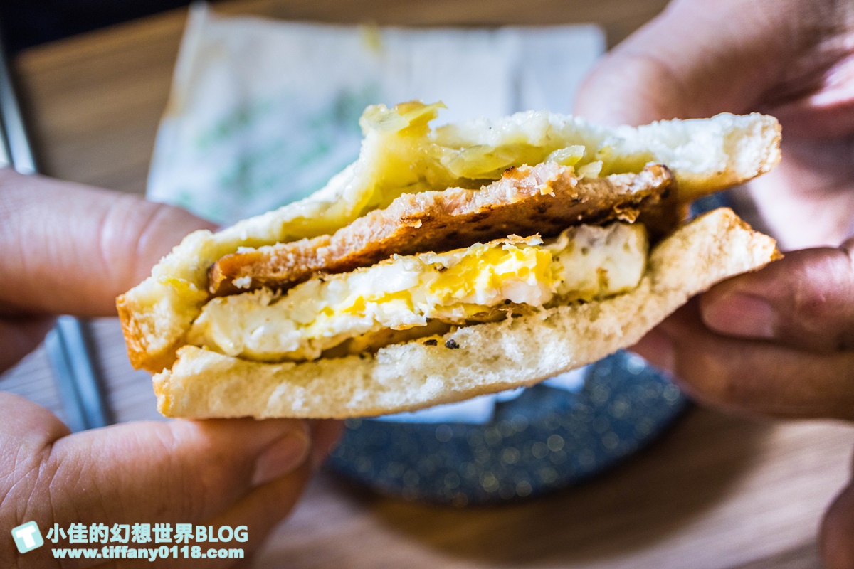 [高雄早午餐]美迪亞漢堡店總店(附菜單)/號稱高雄最好吃的鍋燒麵/有酸菜的燒肉土司也很推薦