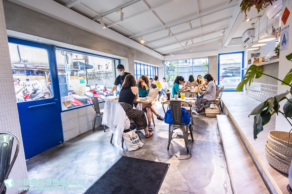 [台北早午餐]餵我早餐(附菜單及線上訂位)/藍白風IG超夯打卡店/大安森林公園站美食/台北網美餐廳推薦