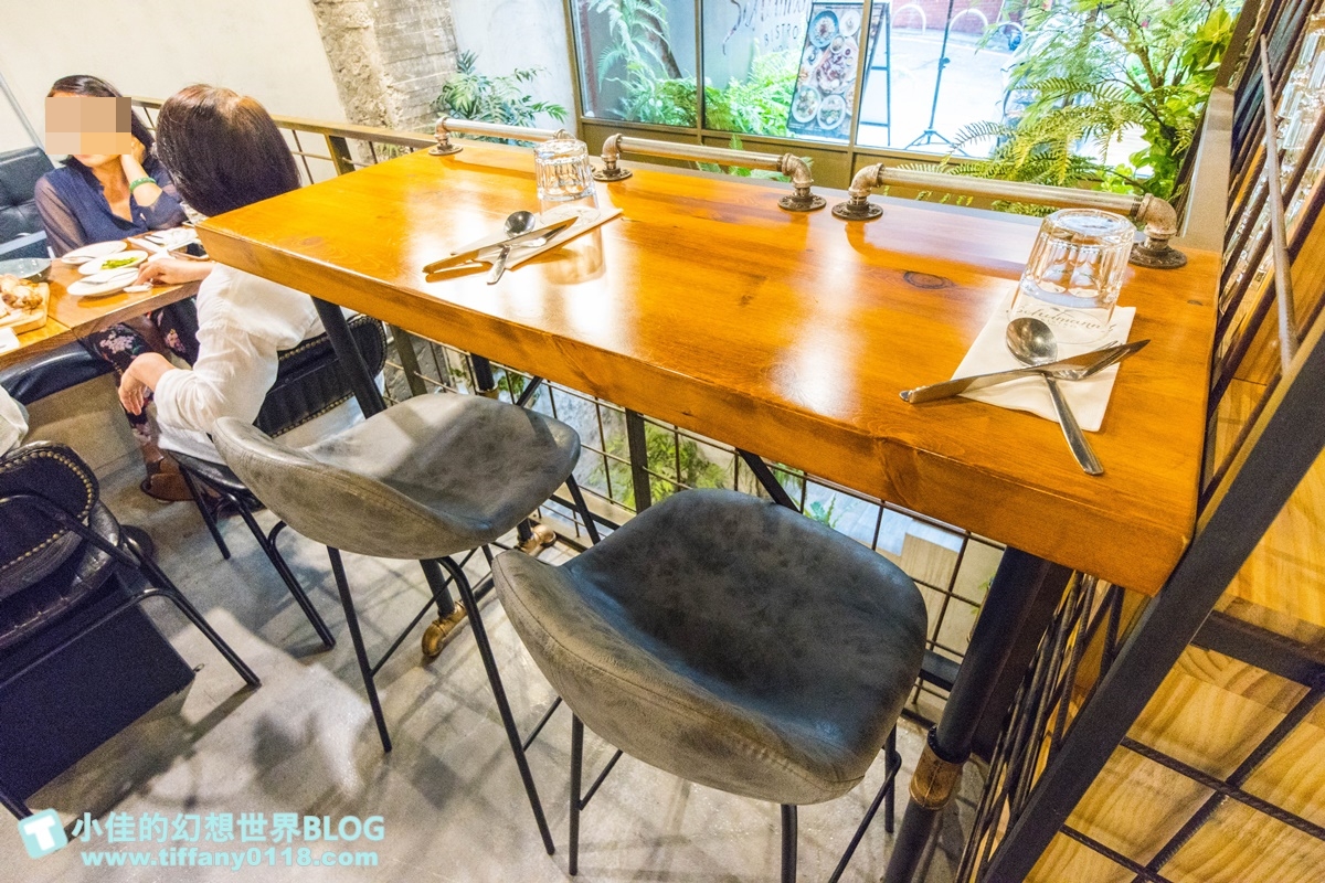 [南京復興站美食]舒曼六號餐館南京店(附菜單)/超強德國豬腳沒預約吃不到/台北早午餐推薦/網美餐廳推薦