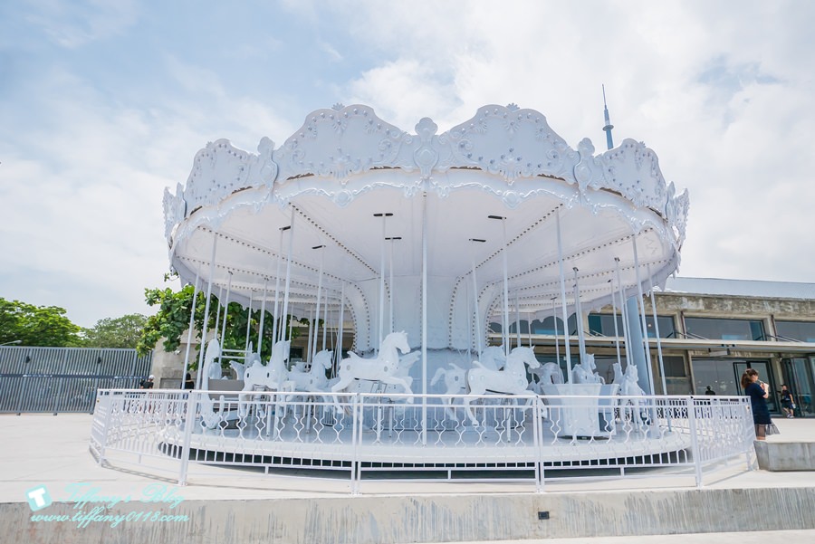 [高雄景點]棧貳庫KW2/白色旋轉木馬IG打卡點/文青約會親子出遊推薦/美食餐廳文創商品應有盡有