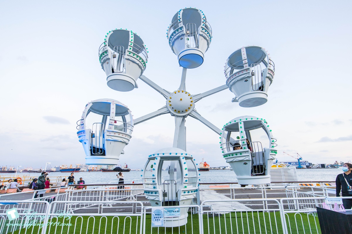 [高雄景點]棧貳庫KW2/白色旋轉木馬IG打卡點/文青約會親子出遊推薦/美食餐廳文創商品應有盡有