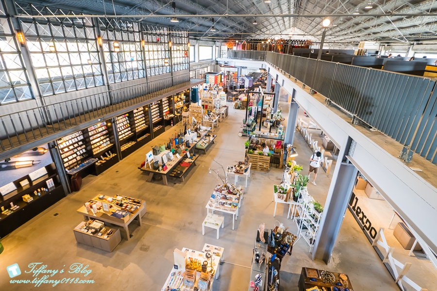 [高雄景點]棧貳庫KW2/白色旋轉木馬IG打卡點/文青約會親子出遊推薦/美食餐廳文創商品應有盡有