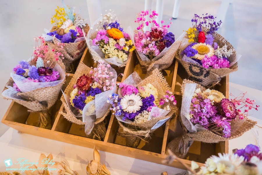 [高雄景點]棧貳庫KW2/白色旋轉木馬IG打卡點/文青約會親子出遊推薦/美食餐廳文創商品應有盡有