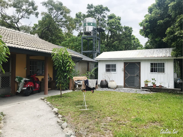 外表就是一棟簡單的平房，看不出內部別有洞天。