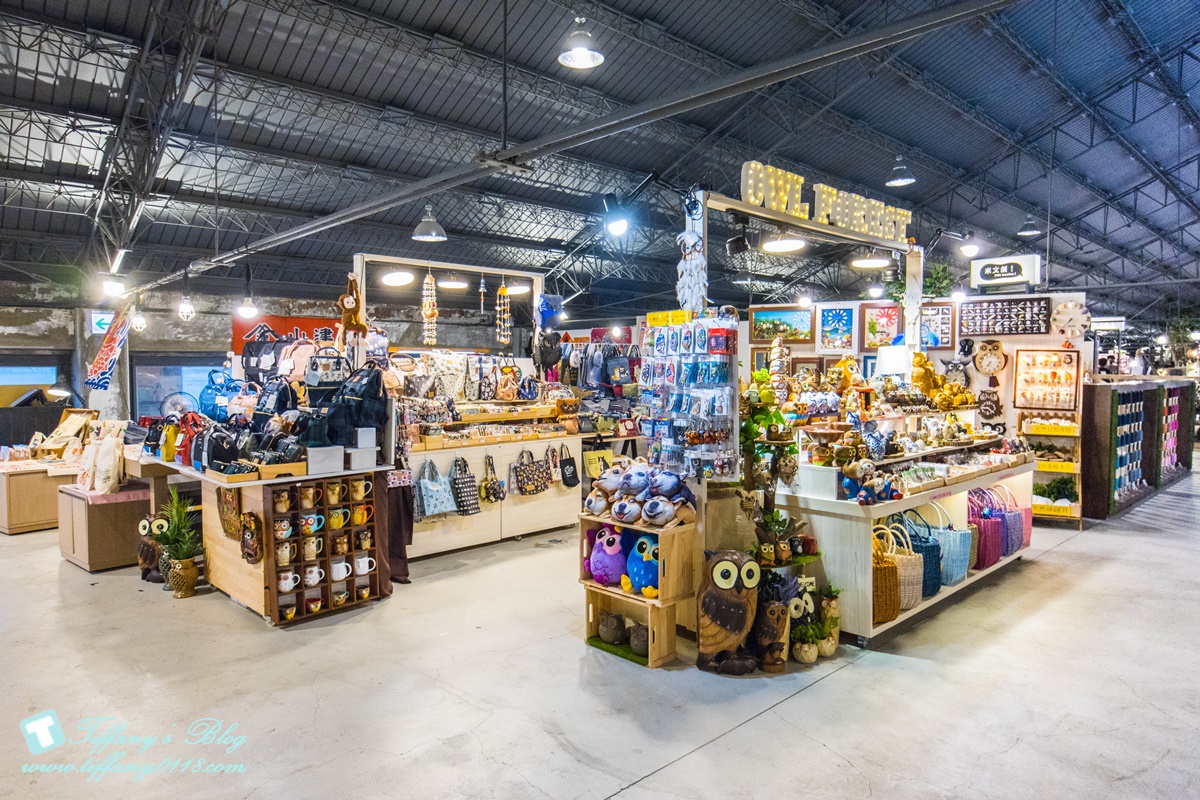 [高雄景點]棧貳庫KW2/白色旋轉木馬IG打卡點/文青約會親子出遊推薦/美食餐廳文創商品應有盡有