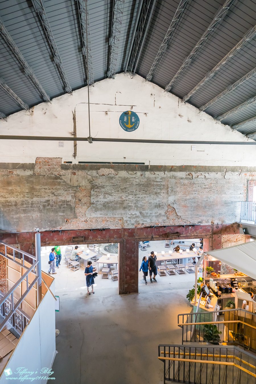 [高雄景點]棧貳庫KW2/白色旋轉木馬IG打卡點/文青約會親子出遊推薦/美食餐廳文創商品應有盡有