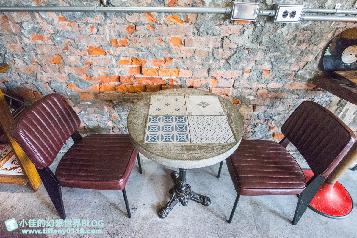 [高雄美食]亨寶咖啡早午餐/懷舊復古風格裝潢好拍又好吃/超豐盛高雄早午餐推薦(附完整菜單)