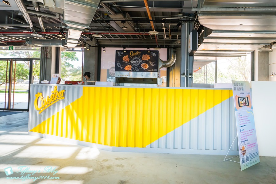 [高雄景點]棧貳庫KW2/白色旋轉木馬IG打卡點/文青約會親子出遊推薦/美食餐廳文創商品應有盡有