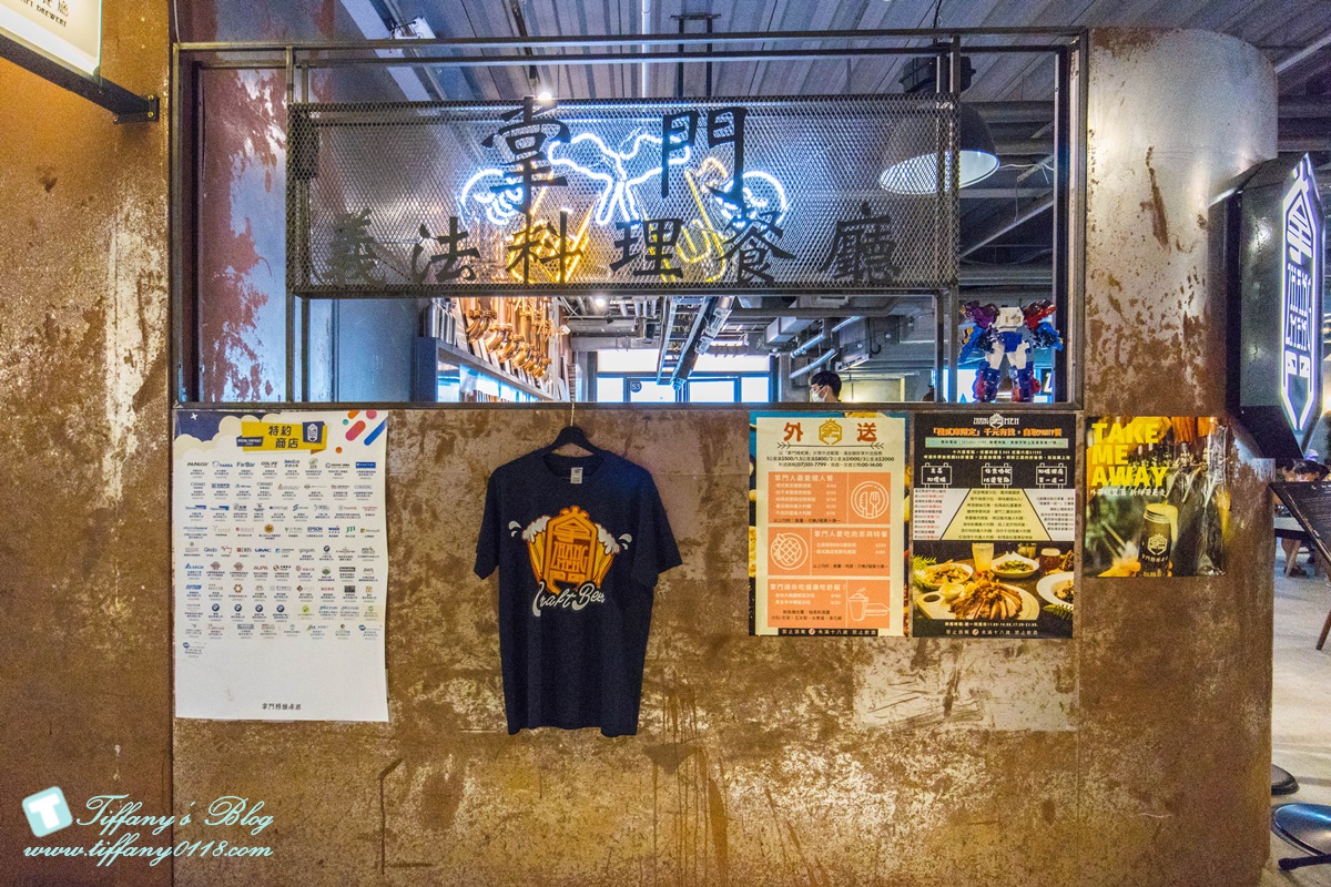 [高雄景點]棧貳庫KW2/白色旋轉木馬IG打卡點/文青約會親子出遊推薦/美食餐廳文創商品應有盡有