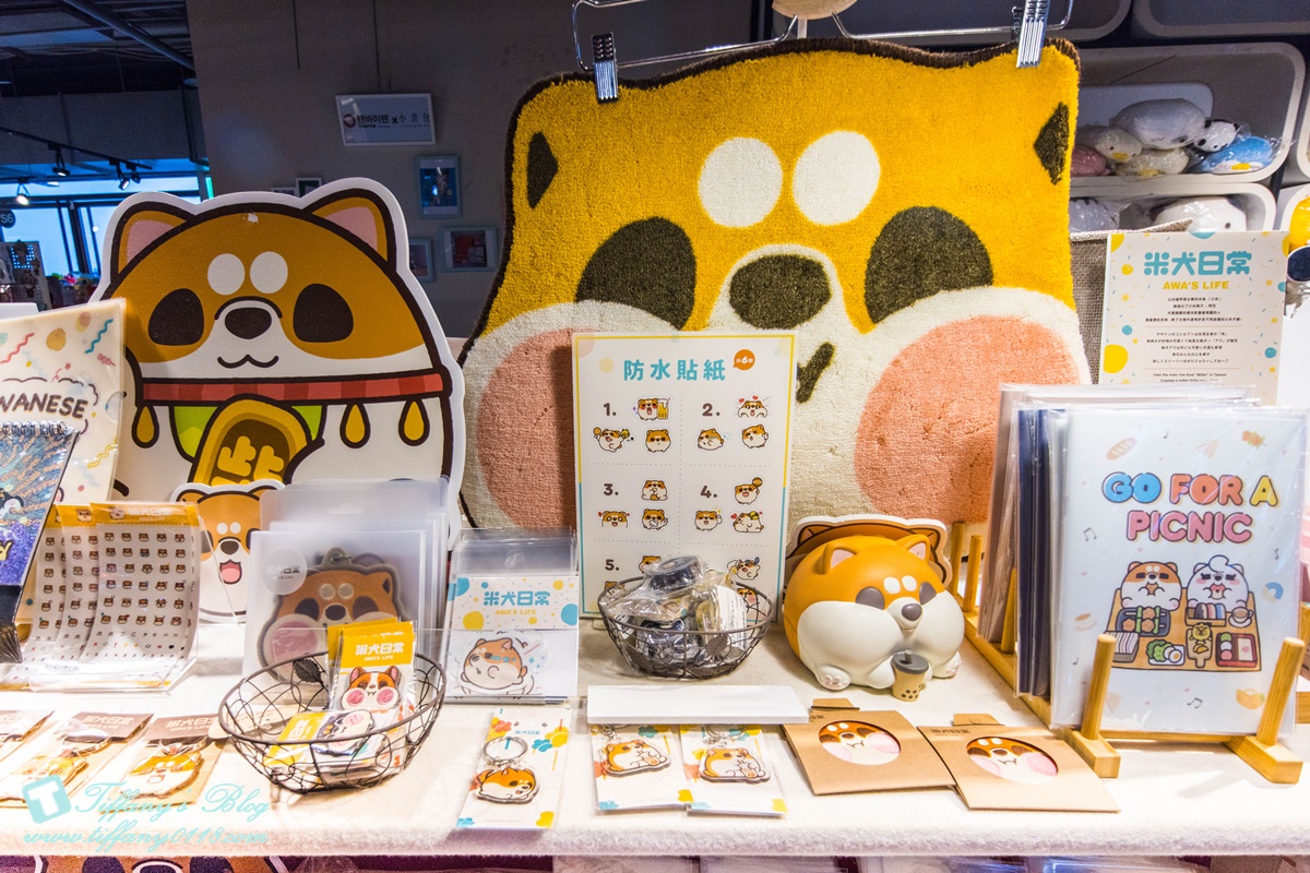 [高雄景點]棧貳庫KW2/白色旋轉木馬IG打卡點/文青約會親子出遊推薦/美食餐廳文創商品應有盡有