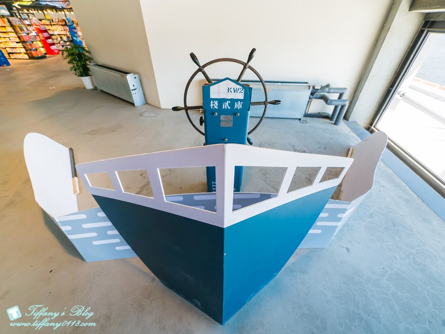 [高雄景點]棧貳庫KW2/白色旋轉木馬IG打卡點/文青約會親子出遊推薦/美食餐廳文創商品應有盡有