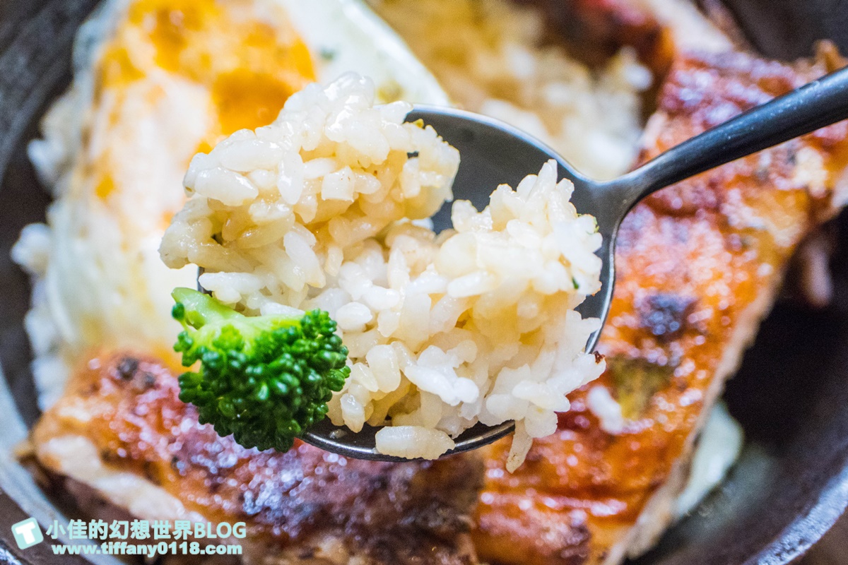 [高雄美食]亨寶咖啡早午餐/懷舊復古風格裝潢好拍又好吃/超豐盛高雄早午餐推薦(附完整菜單)