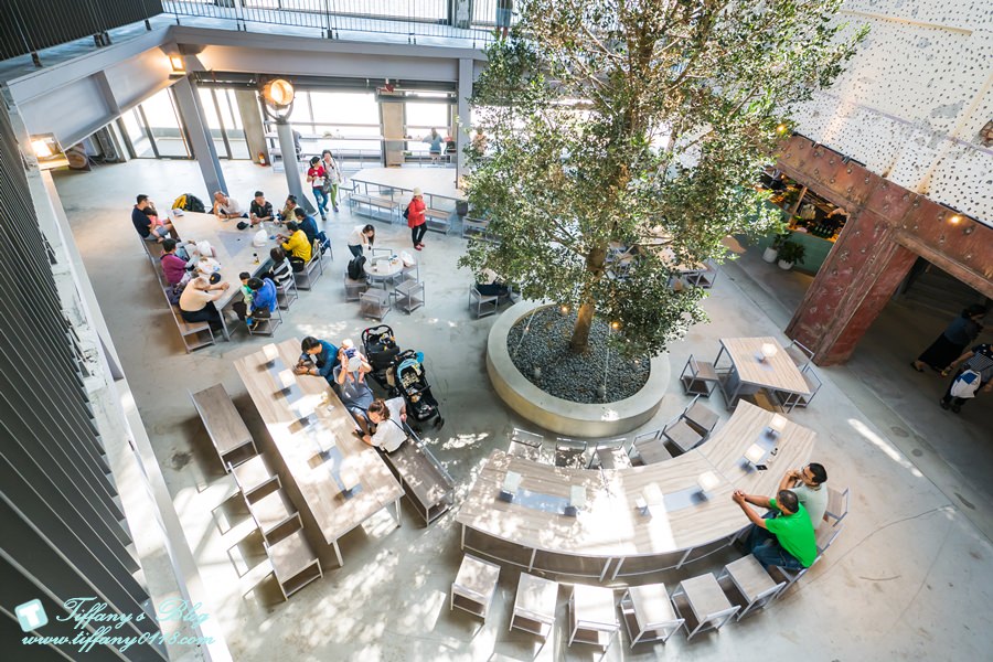 [高雄景點]棧貳庫KW2/白色旋轉木馬IG打卡點/文青約會親子出遊推薦/美食餐廳文創商品應有盡有